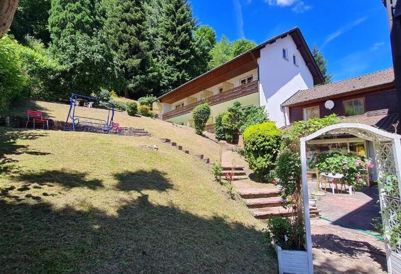 带2个卧室的公寓, Atina