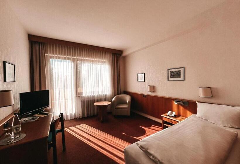 חדר סטנדרט יחיד עם מרפסת, Bayerischer Hof