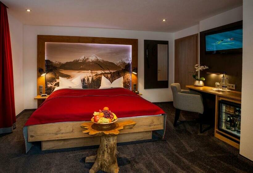 חדר סטנדרט לשלושה, Brunneck