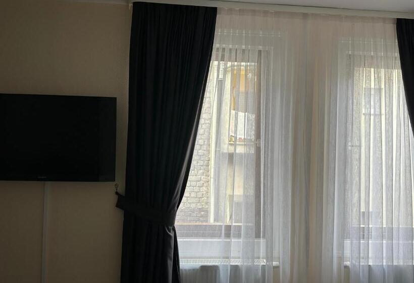 패밀리 룸, Café Burg Stahleck