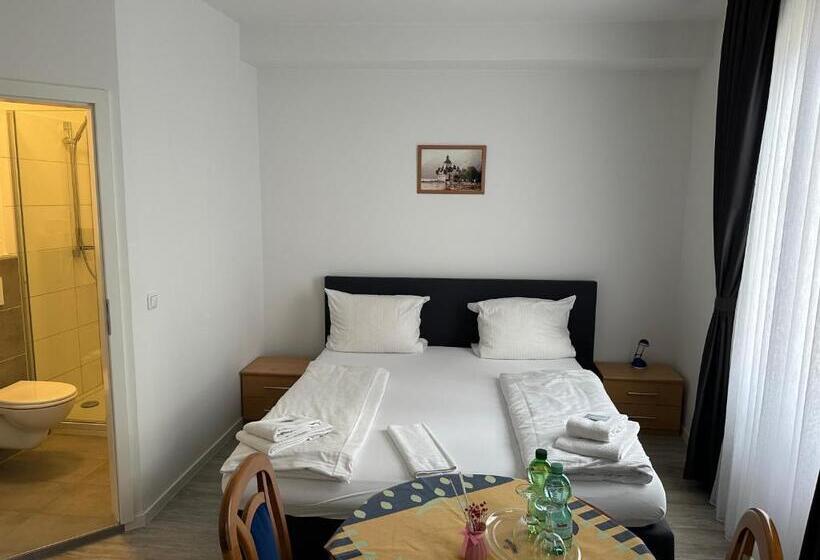 이코노미 룸, Café Burg Stahleck