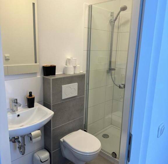 이코노미 룸, Café Burg Stahleck