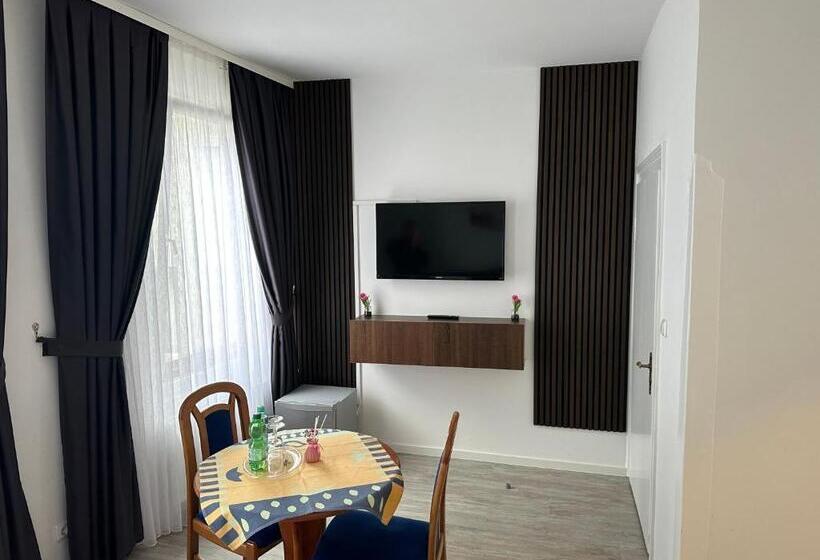 이코노미 룸, Café Burg Stahleck