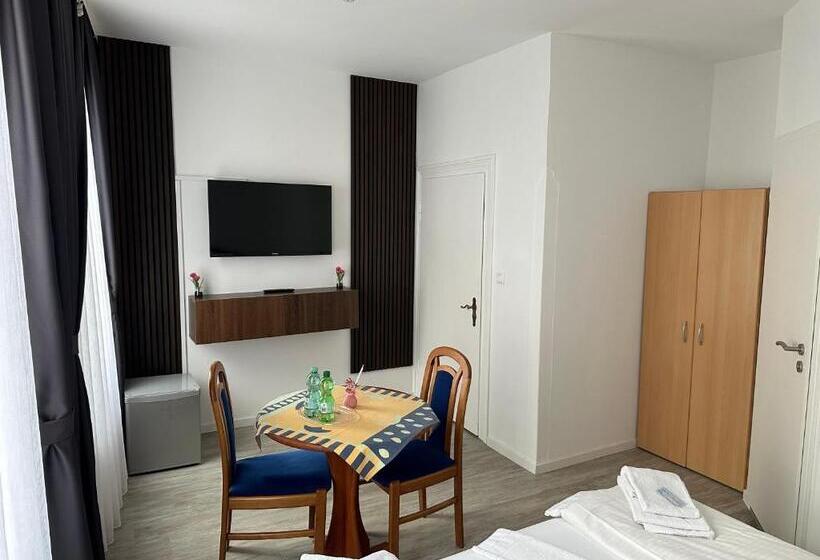 이코노미 룸, Café Burg Stahleck