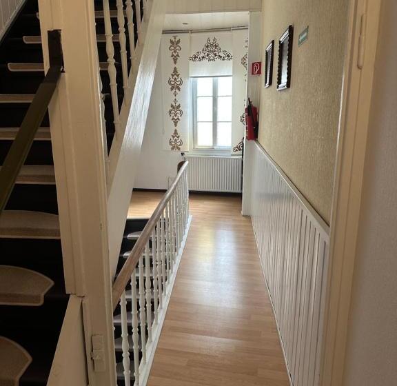 스탠다드 룸, Café Burg Stahleck