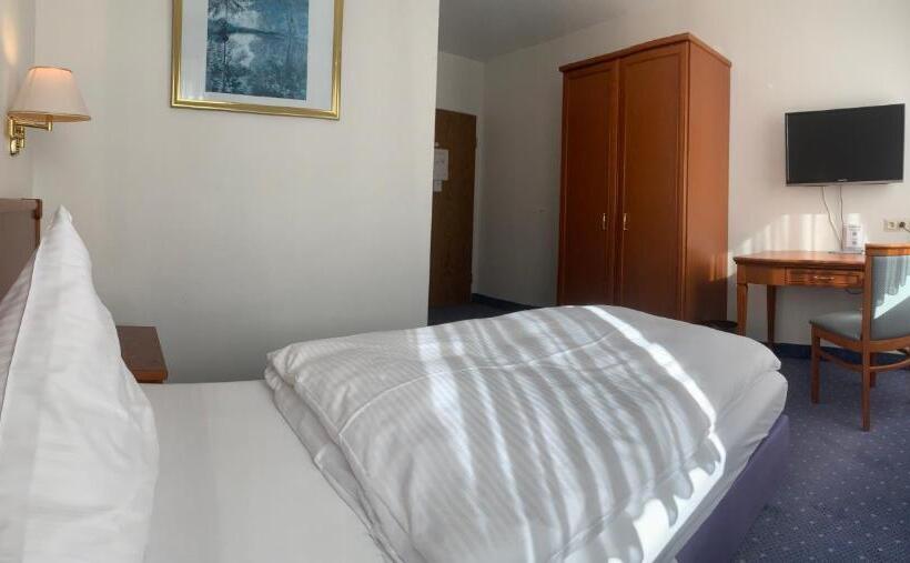 标准单人间, Felsenkeller