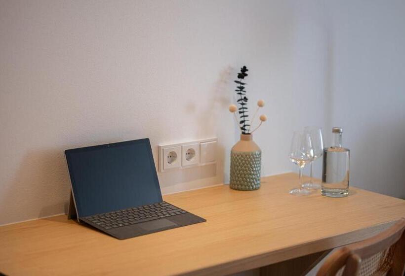 استودیوی استاندارد, Filser