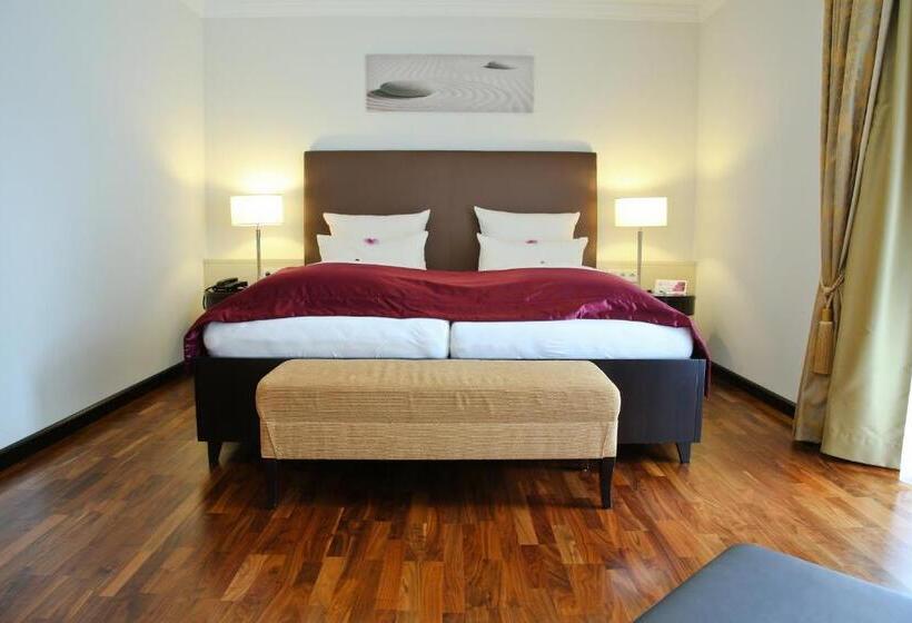 バルコニー付スイート, Holzapfel