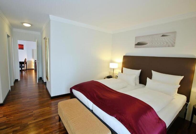 バルコニー付スイート, Holzapfel