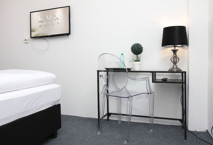 标准单人间, Lux