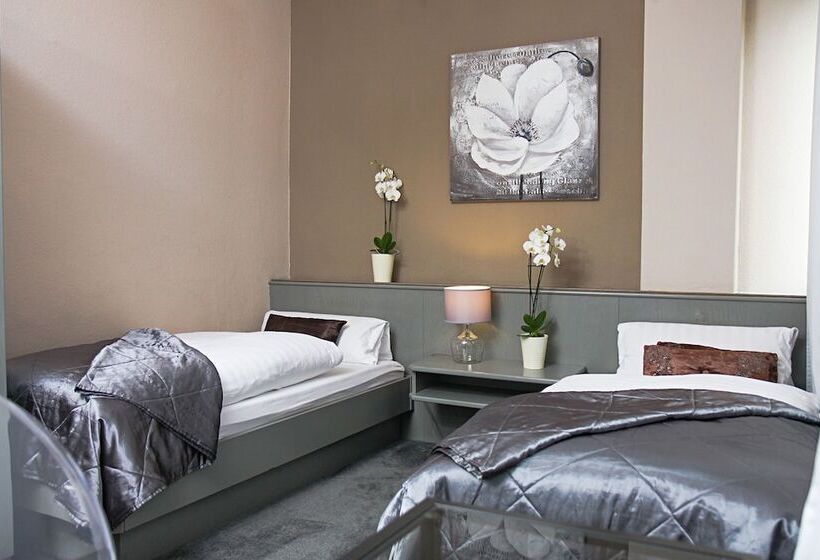 标准三人间, Lux