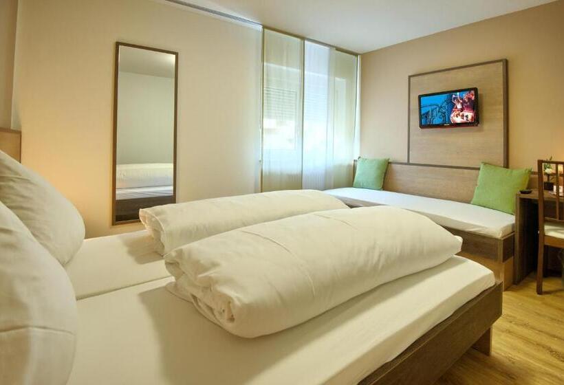 Quarto Estandar, Mythos