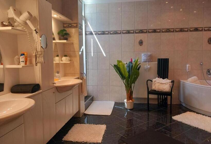 סוויטה, Schloßschenke