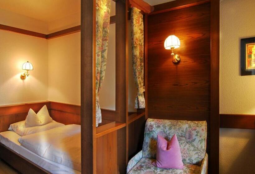 标准单人间, Steinbach