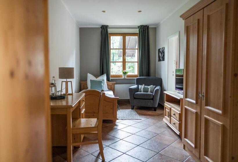 标准单人间, Tegernseer Hof