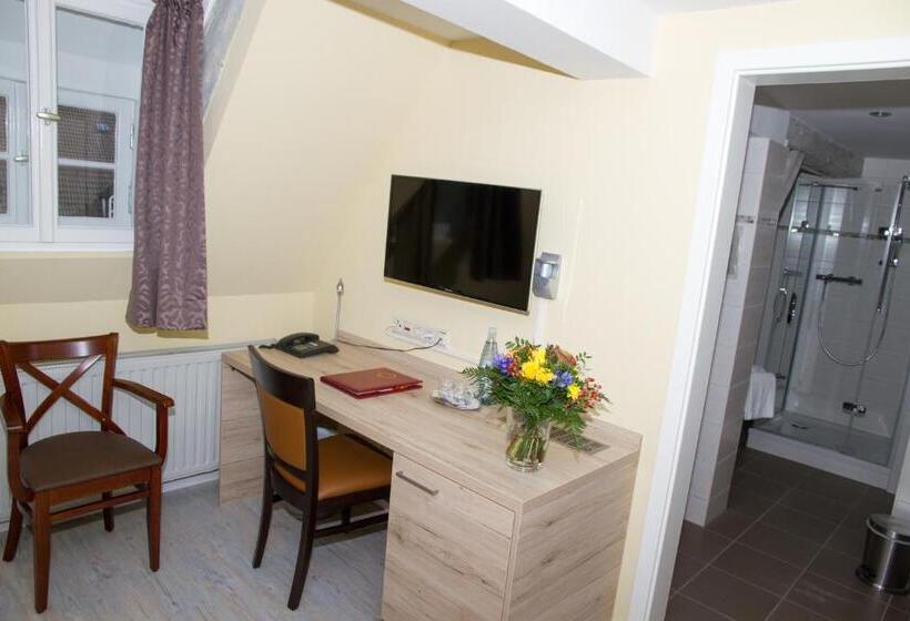 スタンダードトリプルルーム, Theophano