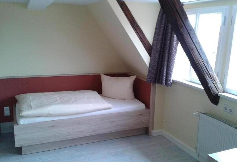 スタンダードトリプルルーム, Theophano