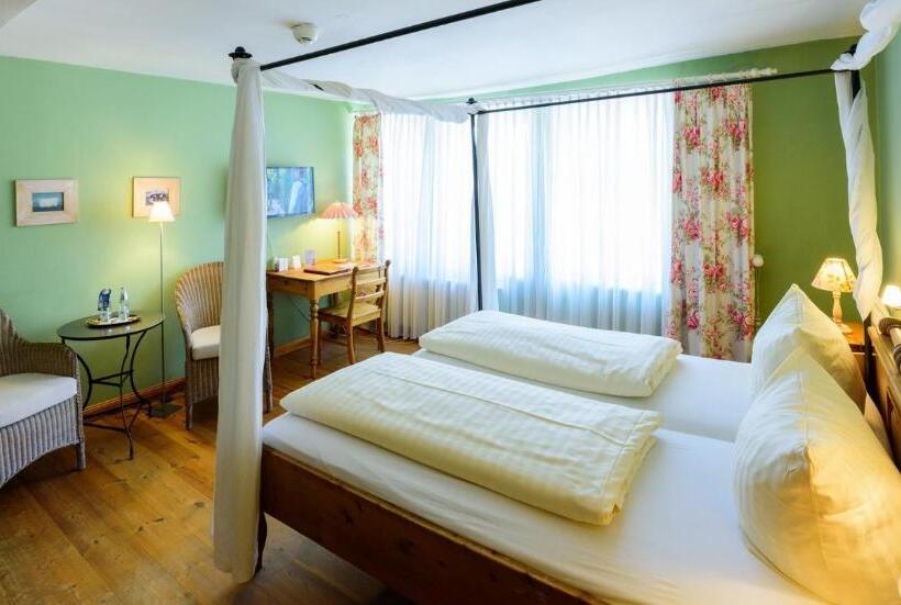 コンフォートルーム, Theophano