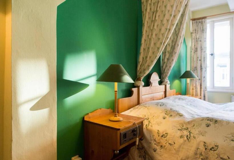 コンフォートルーム, Theophano