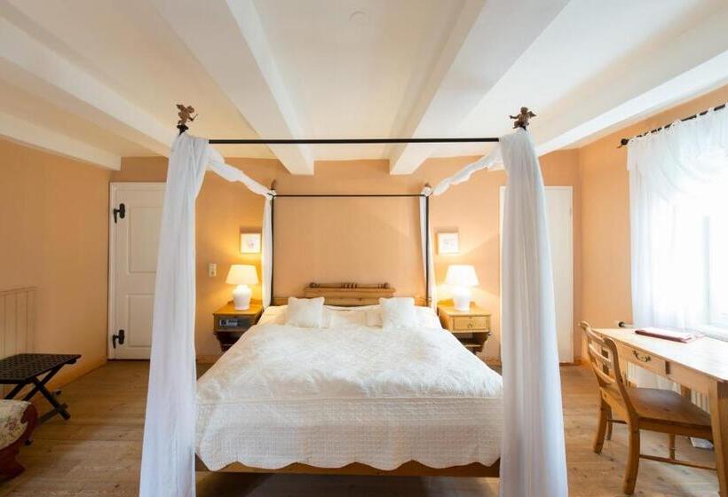 コンフォートルーム, Theophano