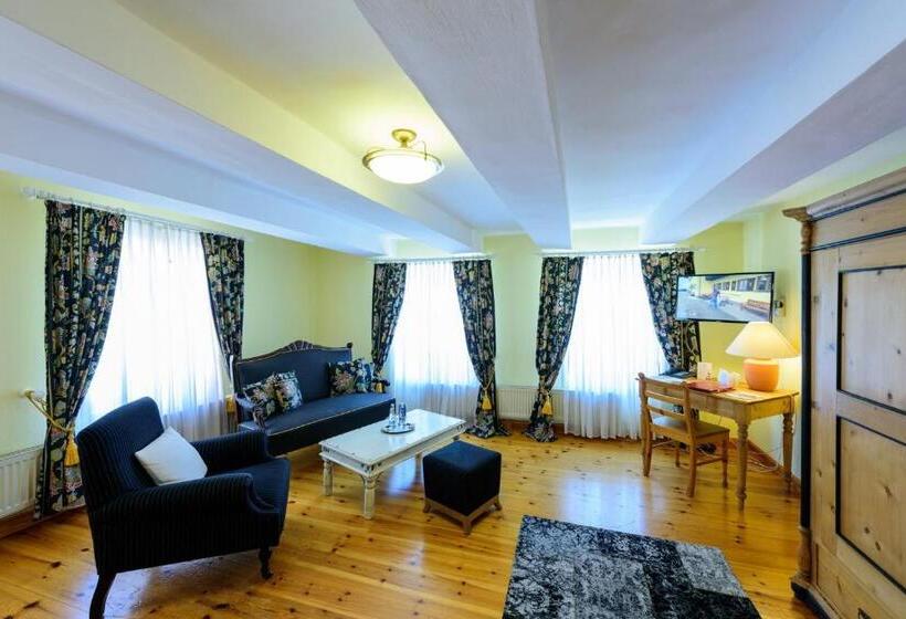 コンフォートルーム, Theophano