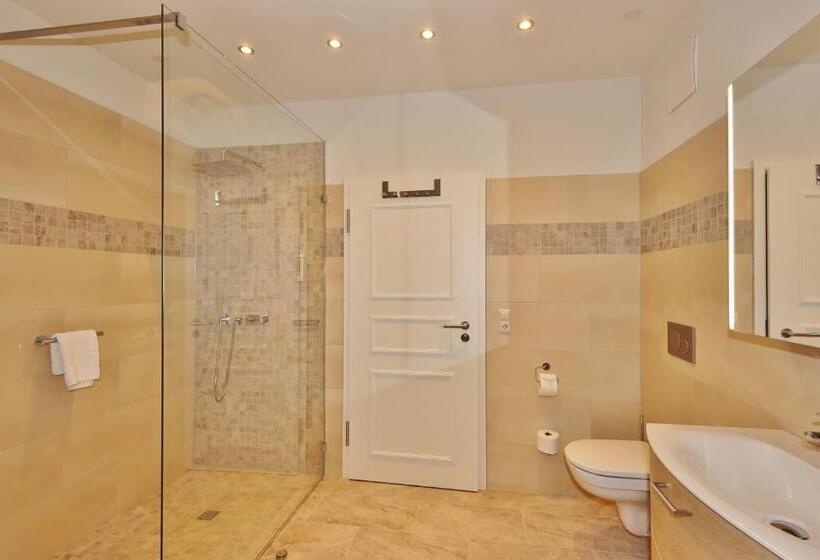 ジュニアスイート, Theophano