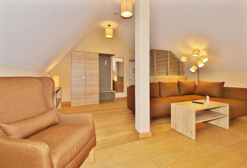 ジュニアスイート, Theophano