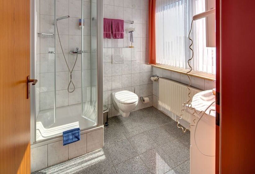 标准单人间, Walker