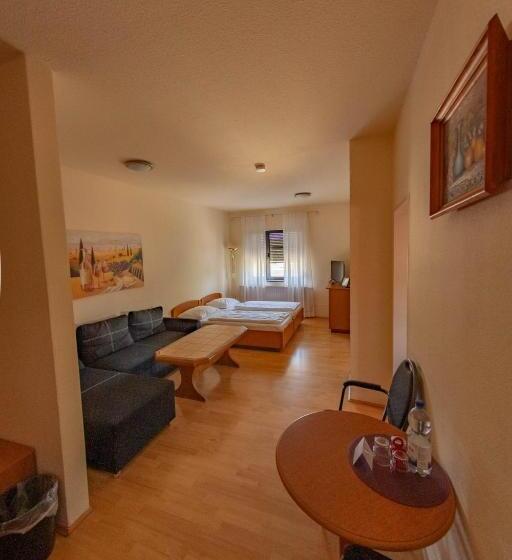 패밀리 아파트, West Hotel An Der Sächsischen Weinstrasse