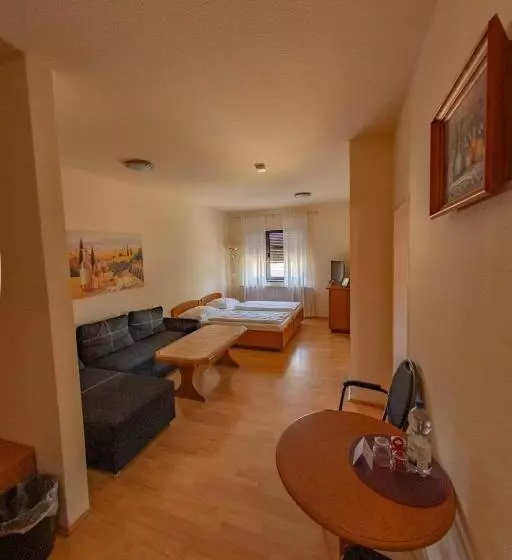 家族用アパートメント, West Hotel An Der Sächsischen Weinstrasse