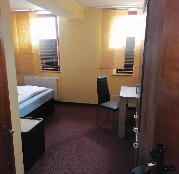 キングサイズベッドのスタンダードルーム, Pension Riverside In Leverkusen Hitdorf Am Rhein Zentral An Der A1 Und 59
