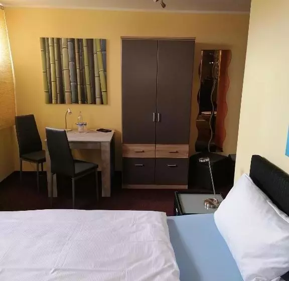 キングサイズベッドのスタンダードルーム, Pension Riverside In Leverkusen Hitdorf Am Rhein Zentral An Der A1 Und 59