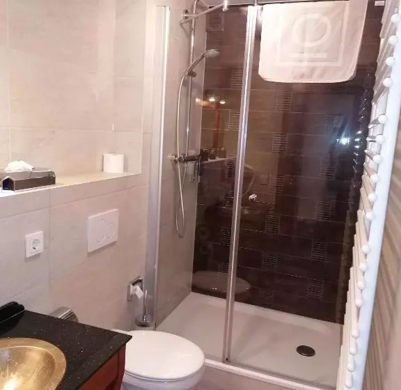 キングサイズベッドのスタンダードルーム, Pension Riverside In Leverkusen Hitdorf Am Rhein Zentral An Der A1 Und 59