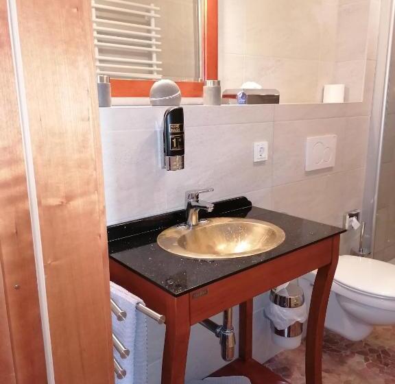 Стандартный Номер Кровать Кинг, Pension Riverside In Leverkusen Hitdorf Am Rhein   Zentral An Der A1 Und 59