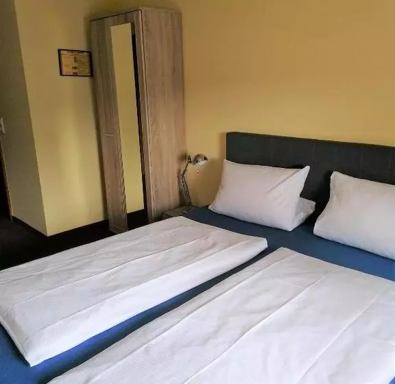 スタンダードルーム, Pension Riverside In Leverkusen Hitdorf Am Rhein Zentral An Der A1 Und 59