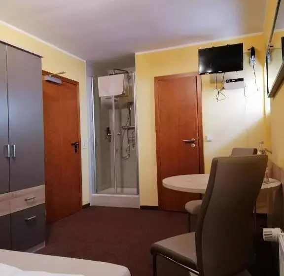 エコノミーシングルルーム, Pension Riverside In Leverkusen Hitdorf Am Rhein Zentral An Der A1 Und 59