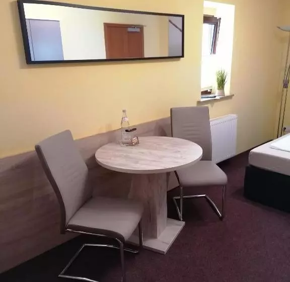 エコノミーシングルルーム, Pension Riverside In Leverkusen Hitdorf Am Rhein Zentral An Der A1 Und 59