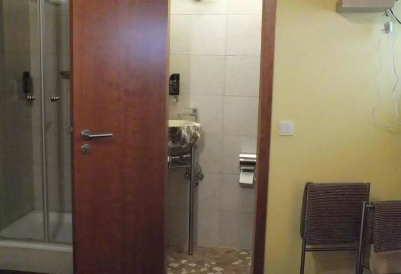 エコノミーシングルルーム, Pension Riverside In Leverkusen Hitdorf Am Rhein Zentral An Der A1 Und 59