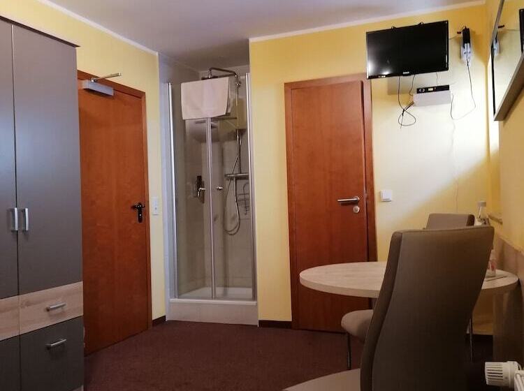 חדר אקונומי יחיד, Pension Riverside In Leverkusen Hitdorf Am Rhein Zentral An Der A1 Und 59