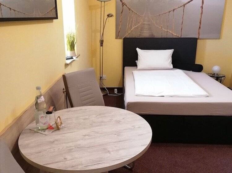 חדר אקונומי יחיד, Pension Riverside In Leverkusen Hitdorf Am Rhein Zentral An Der A1 Und 59