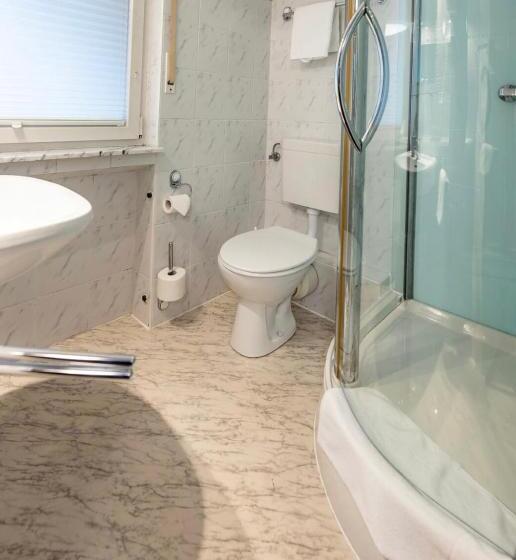 컴포트 싱글 룸, Balkes Morhoff