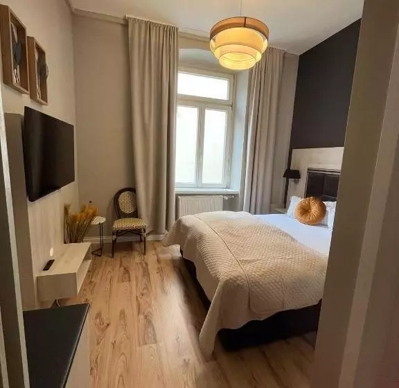 Superior Yhden Hengen Huone, Denner