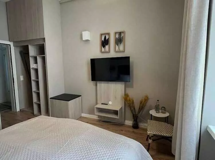 Superior Yhden Hengen Huone, Denner