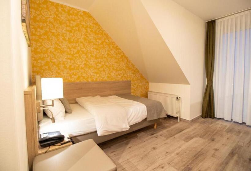 اتاق استاندارد یک نفره, Fallersleber Spieker