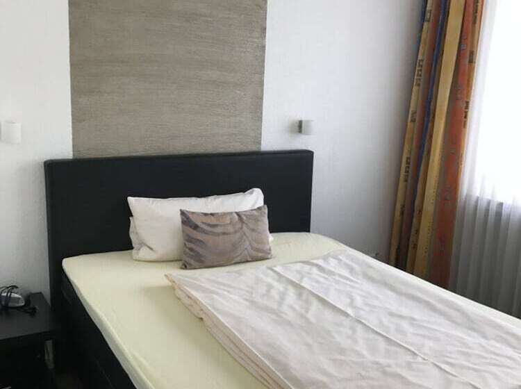 اتاق استاندارد یک نفره, International Am Theater