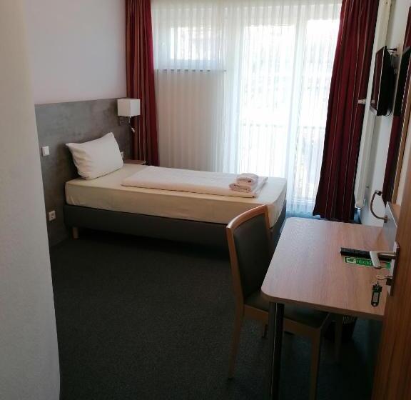 اتاق استاندارد یک نفره, Lohmann