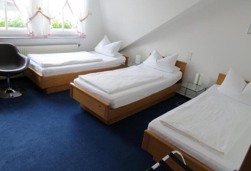 غرفة قياسية ثلاثية, Retterath Am Nürburgring