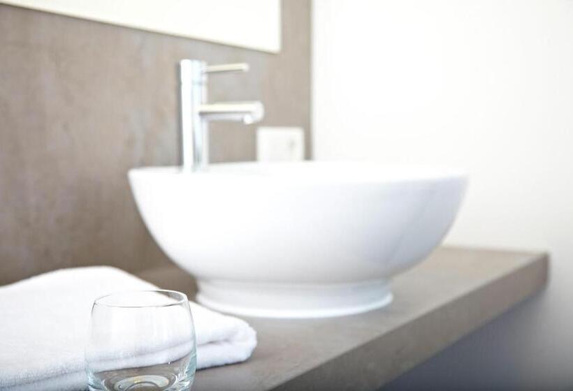 اتاق استاندارد یک نفره, Road House