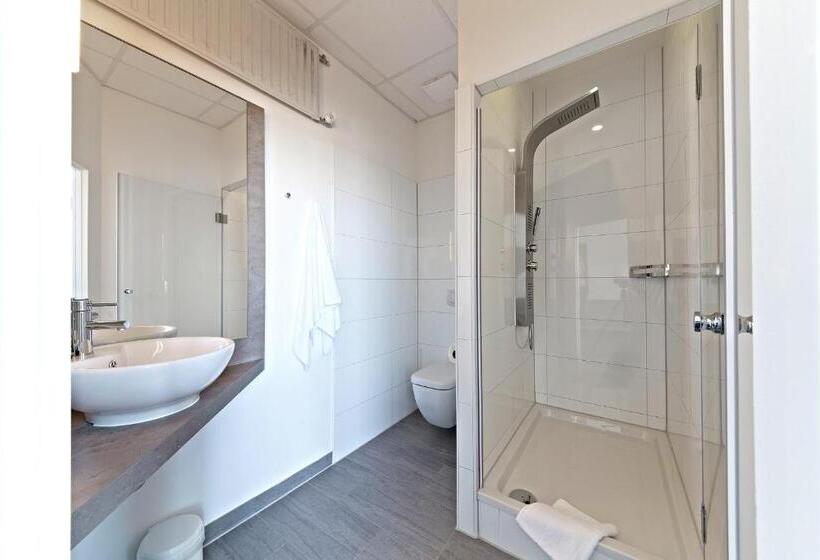 اتاق استاندارد, Road House