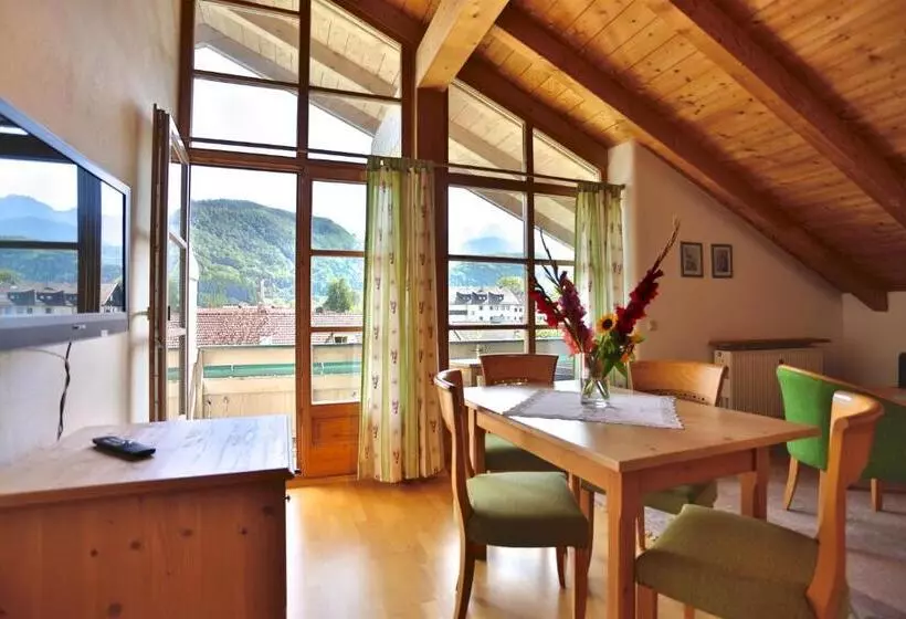 اتاق استاندارد سه نفره, Salzburger Hof